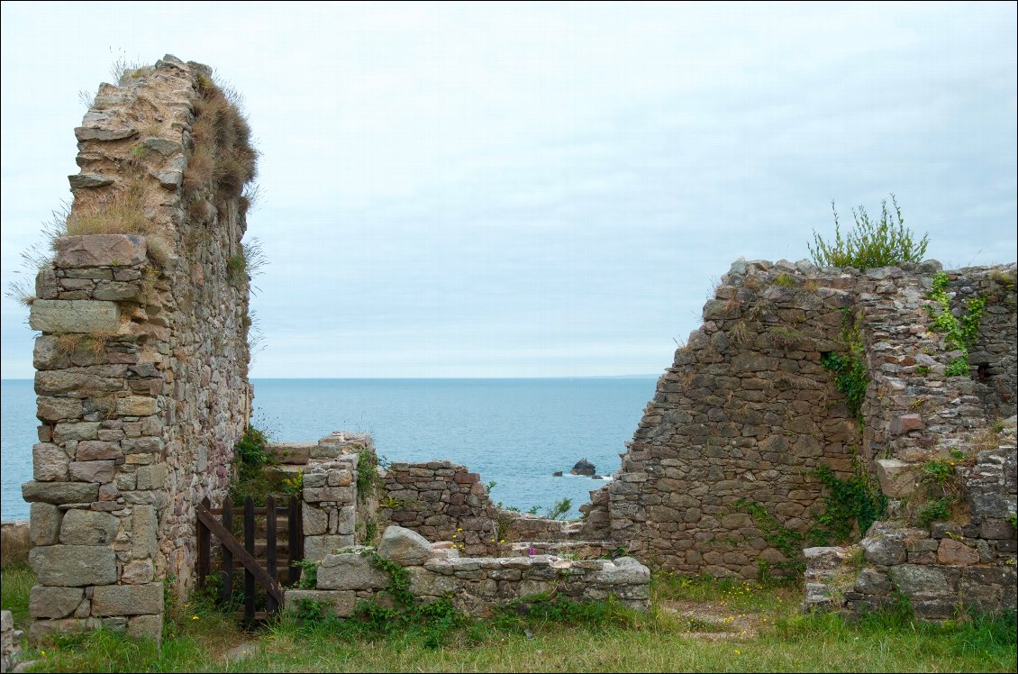 Les ruines de la ferme Cotentine