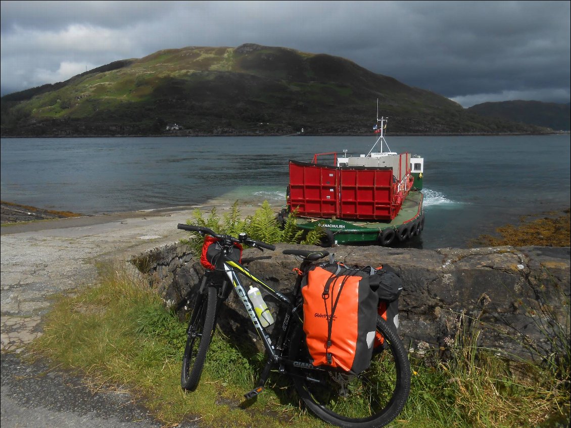 Ferry pour traverser Gleneig Bay