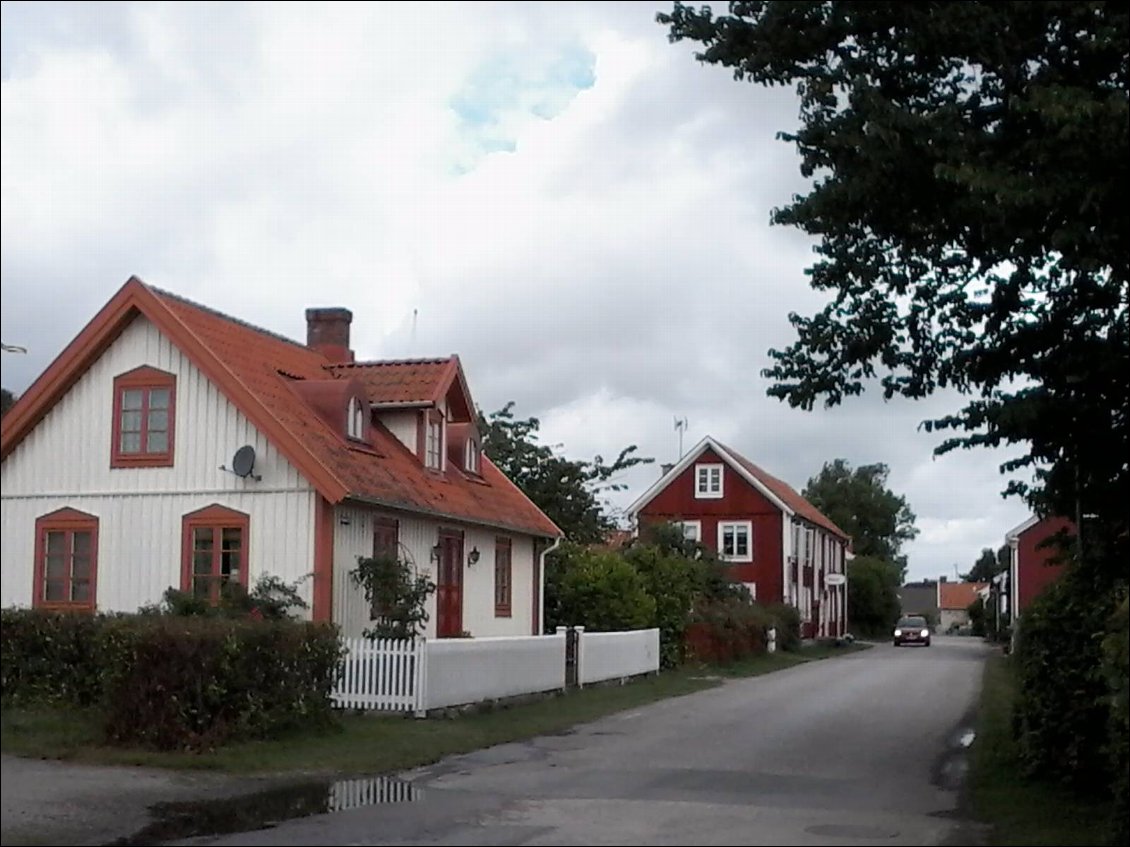 Maintenant Kristianopel est surnommé le village aux mille roses. Même sous la grisaille c'est mignon tout plein.