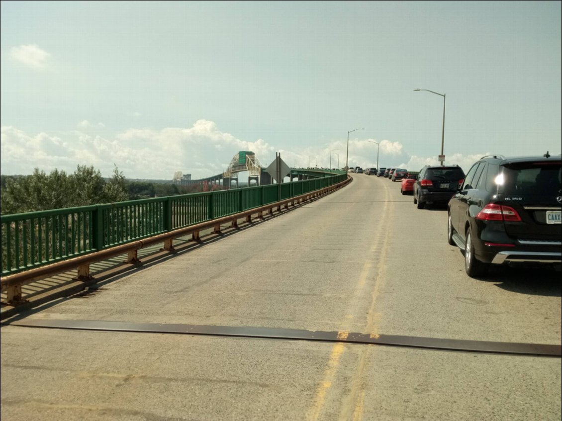 Le fameux pont. 4.5 km tout de même, et la première fois que je paie un péage en vélo...