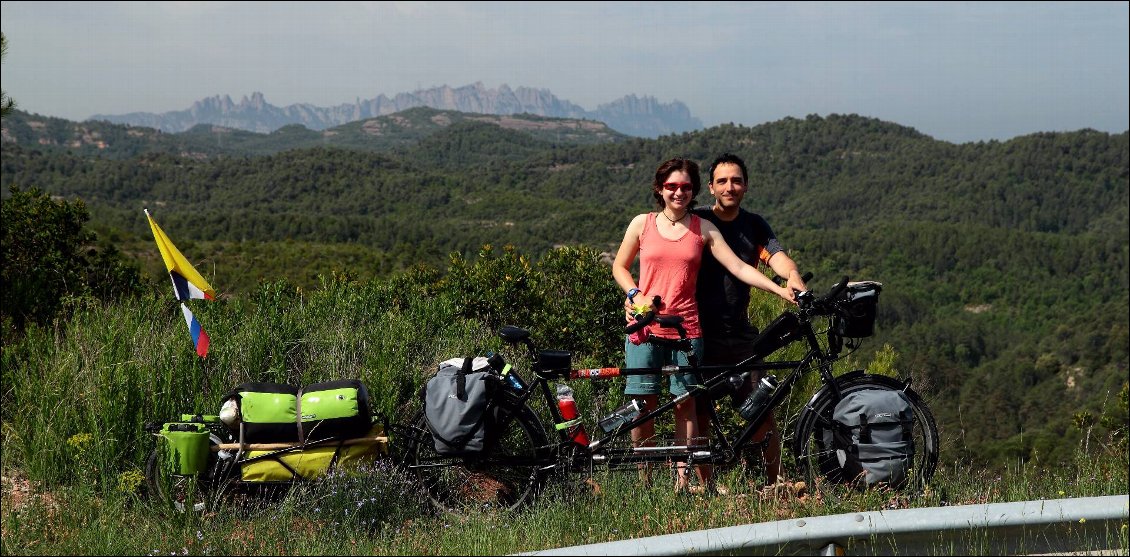 Dans notre dos le Montserrat au loin, et derrière encore c'est Barcelone.