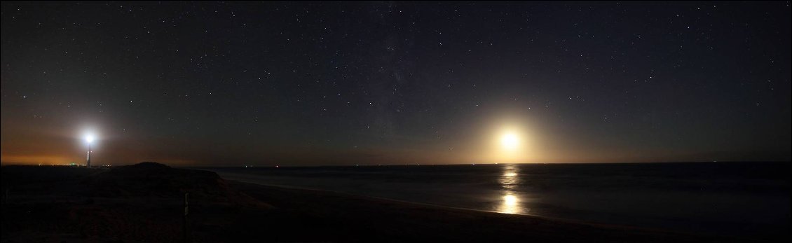 Le phare, la lune, les étoiles et la mer...