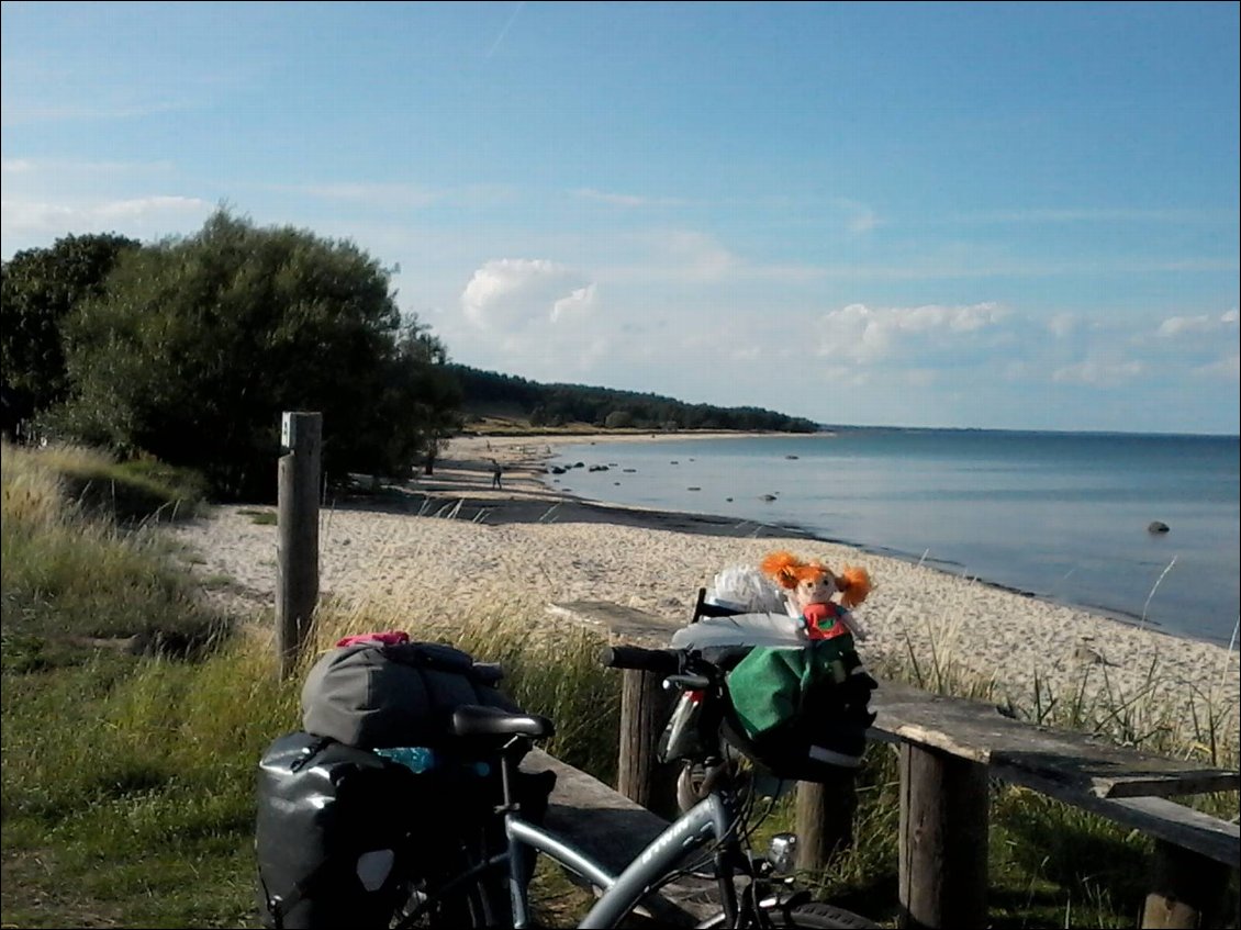 Puis, c'est la descente pour retrouver la plage à Vitemola.