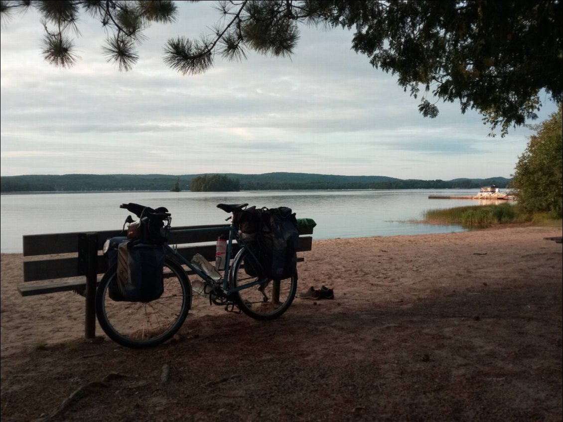 Spot de bivouac! Moins cher et mieux, encore une fois, que le camping.