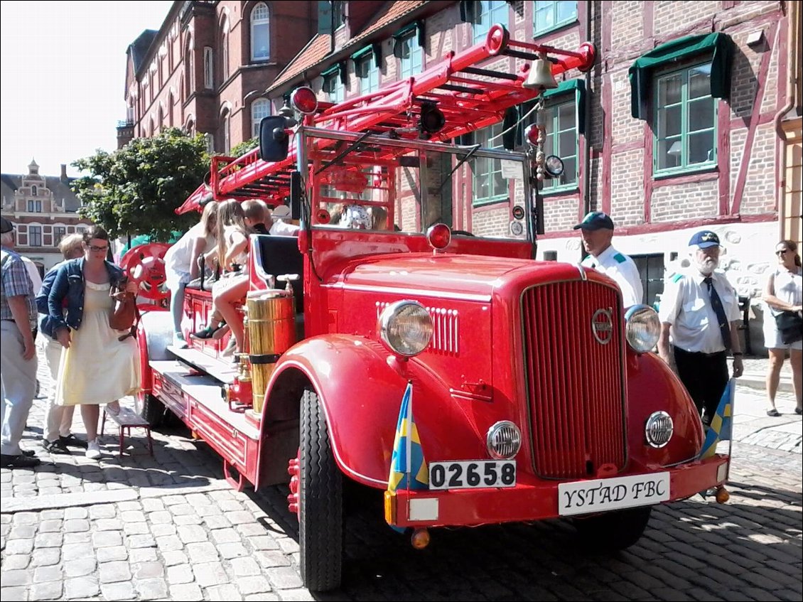 Il y a un musée des pompiers à Ystad, qui organise des tours en camion avec sirène et grande échelle.