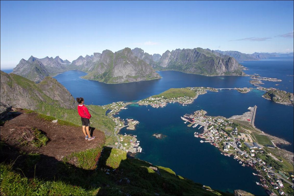 Vue du haut sur le village de Reine