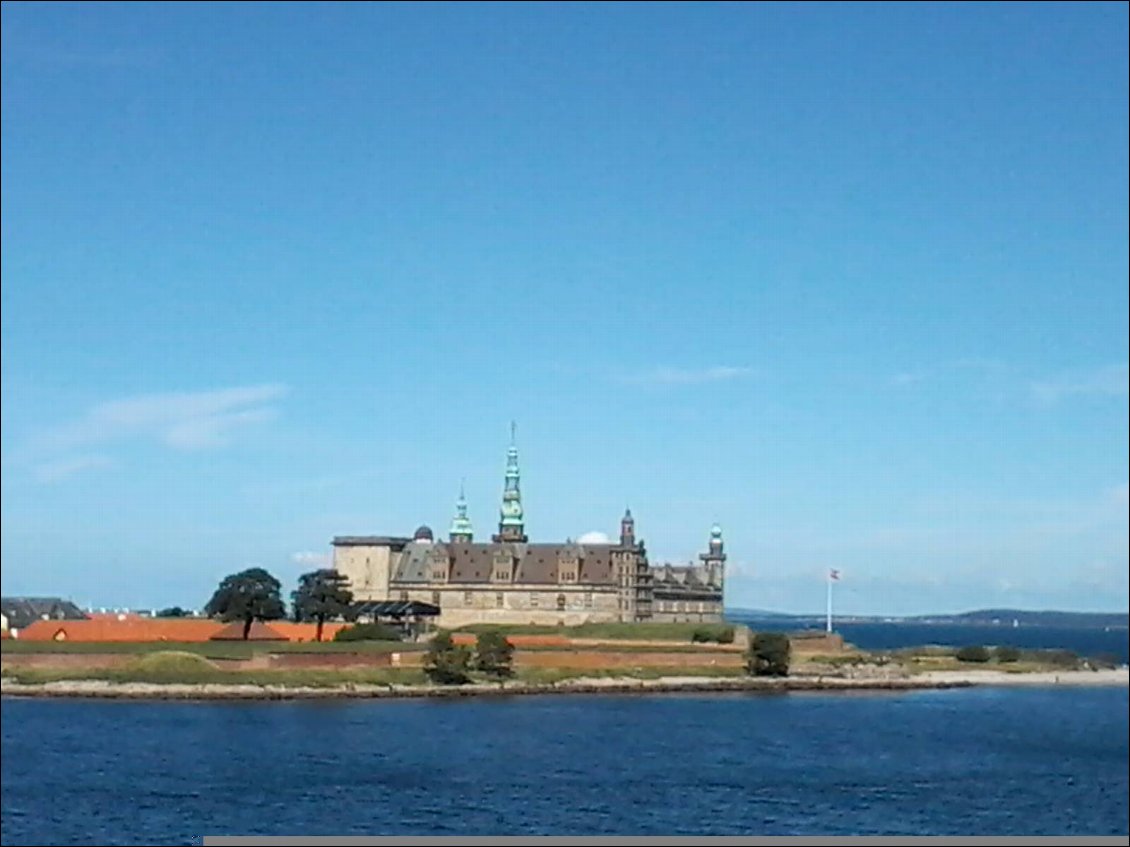Le château de Kronborg où se terre Holger the Dan prêt à se lever contre tout ennemi du Danemark. Accessoirement, c'est aussi le château d'Hamlet.