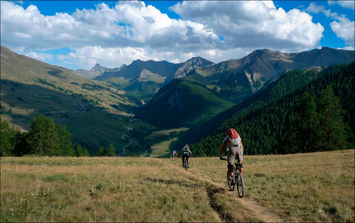 Le début de descente vers la Chalp semble très roulant... mais devient vite assez exigeant !