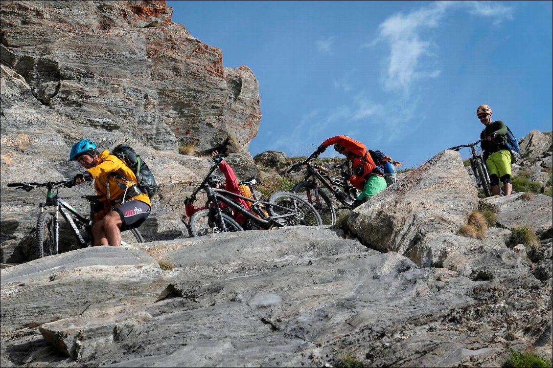 Le petit pas inroulable : très court, une formalité à pied, mais un peu moins pratique avec un VTT :)