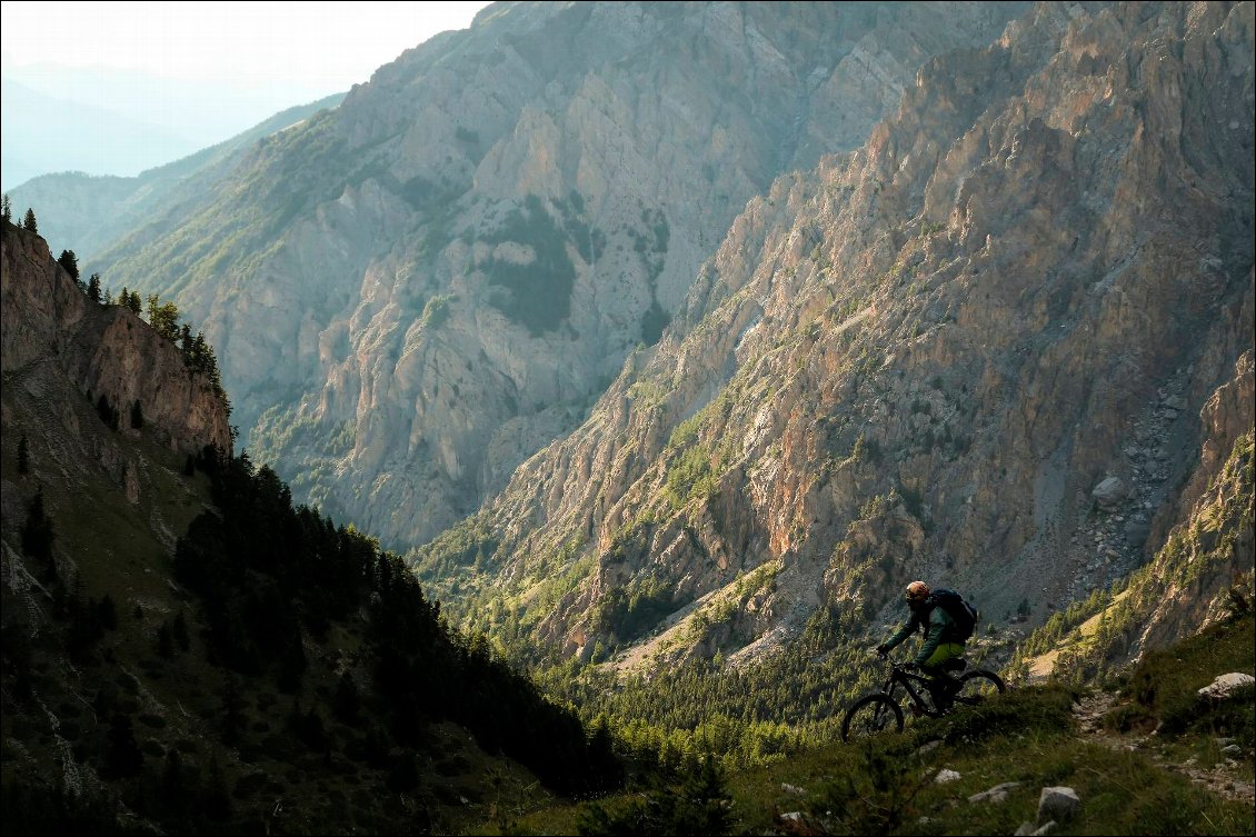 Le val d'Escreins est splendide dans ces lumières chaudes.