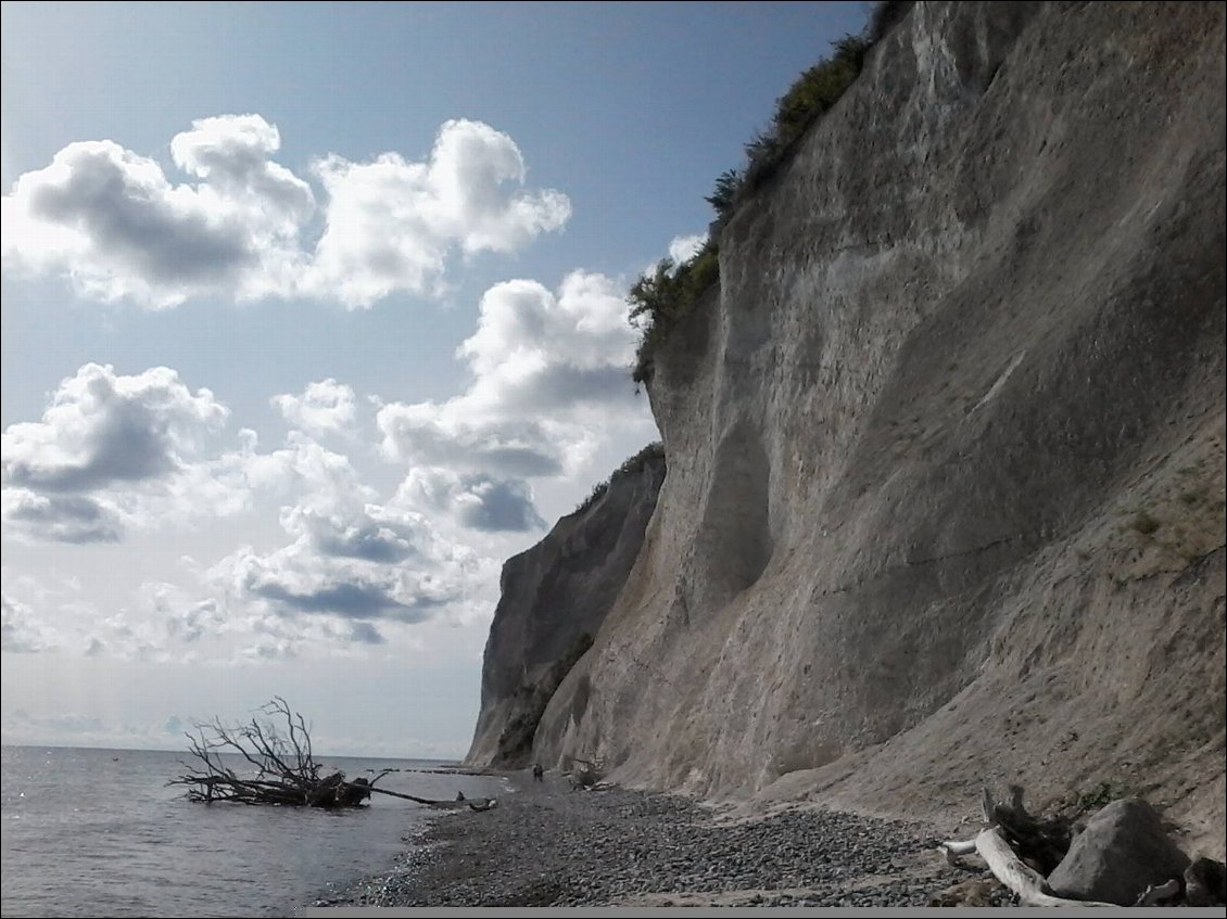 La vue se mérite car après une descente jusqu'au bord de l'eau, il faut tout remonter.