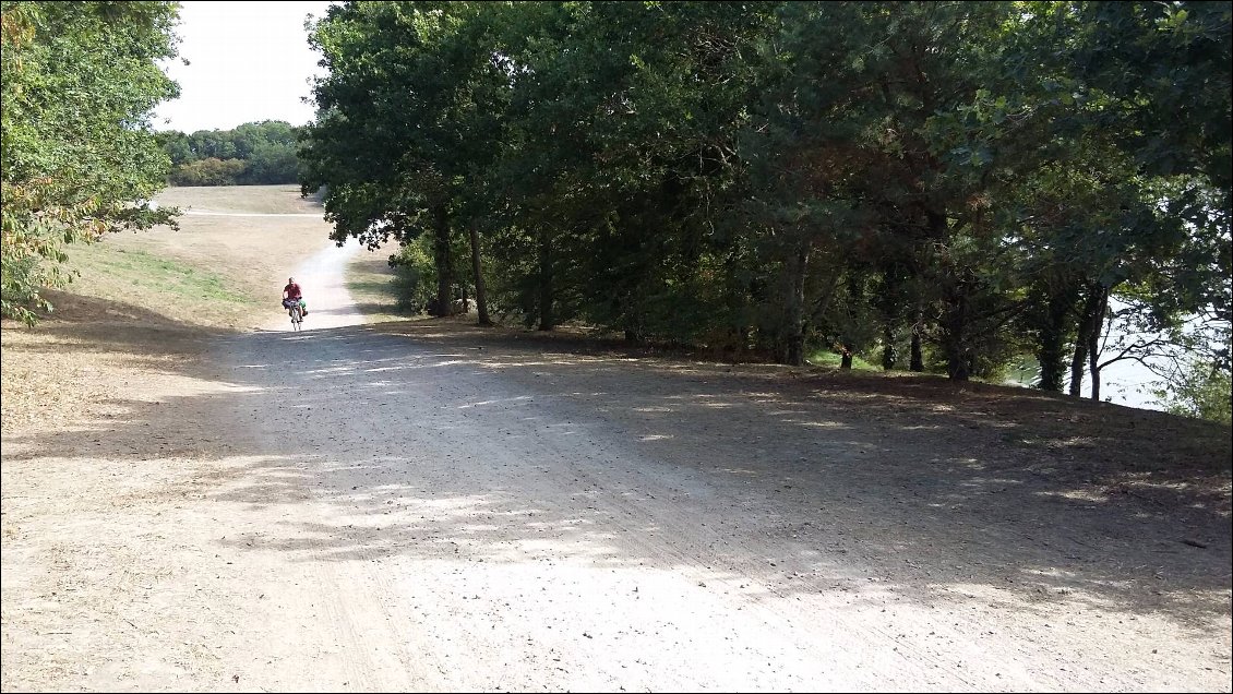 Arrivée à Pornic par un parc où les signalisations ne sont pas toujours très claires. on manque un panneau et on se retrouve perdus au Nord de la ville.