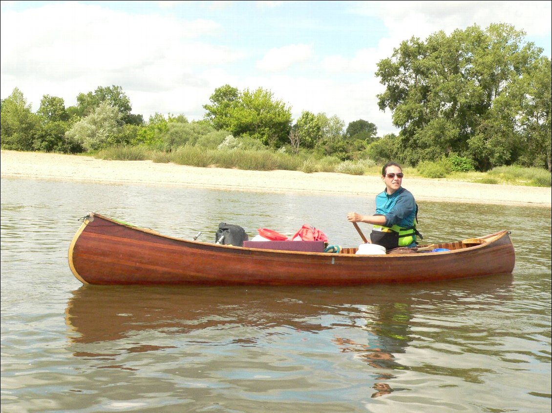 Oui, Canoë est un peu sale, il s'est pris des embruns vaseux en partant de Nevers avec le vent de face...