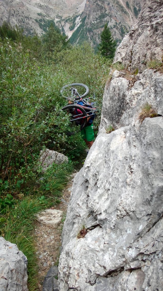 Quelques très courts passages sont moins pratiques avec un VTT :-)