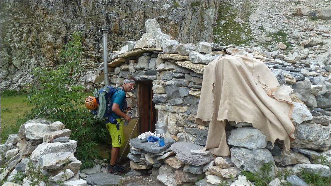 Cabane des Houerts : exigue mais bucolique !