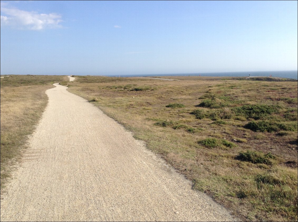 La piste le long de la côte sauvage qui nous mène jusqu'à Quiberon.