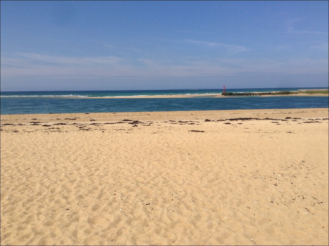 L'estuaire, ou "aber", d'Etel . Au loin on distingue la fameuse barre.