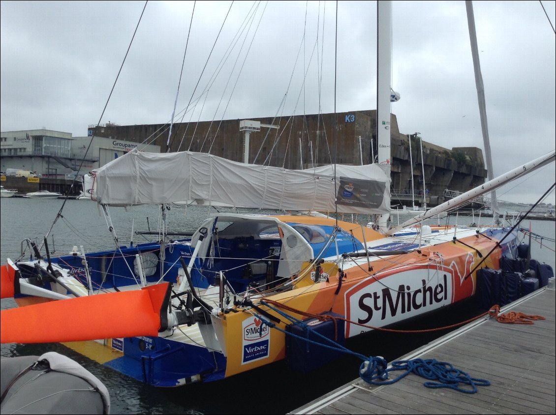 Nous avons été séduit par ce bateau. Allez savoir pourquoi ...