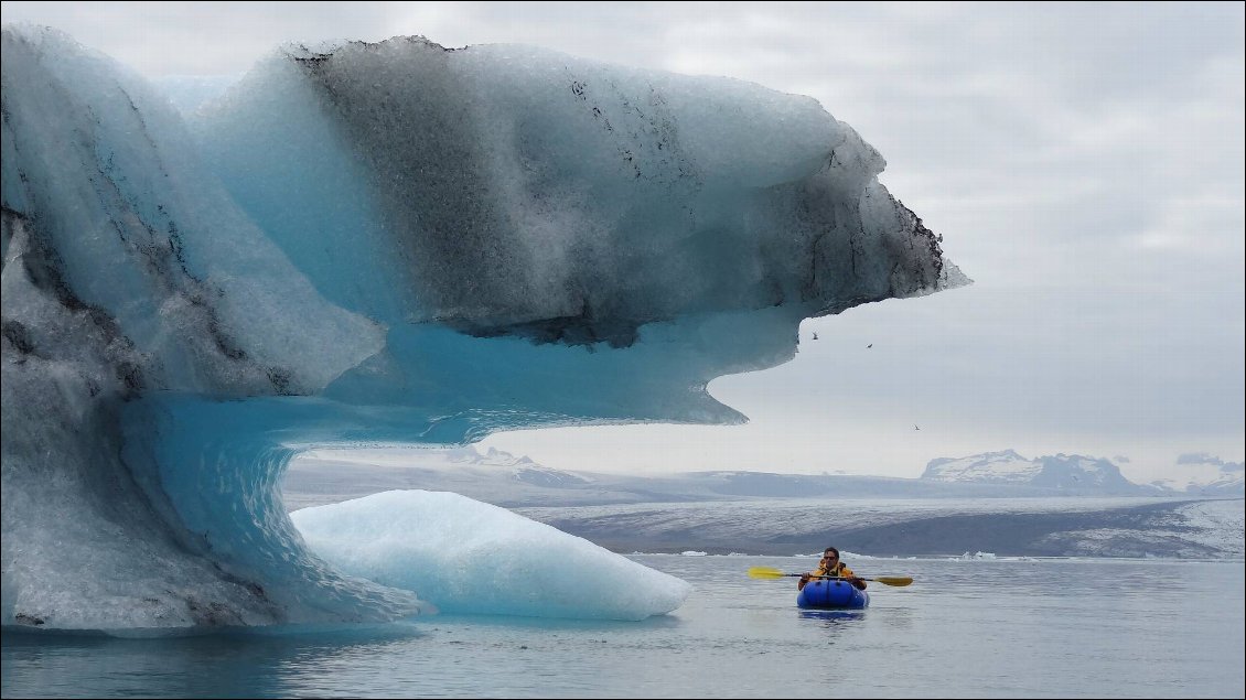 Un petit tour de kayak sur le lac Jökulsárlón et ses icebergs
