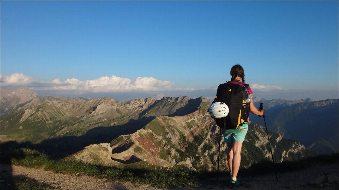 La ligne de crête qui file vers le sud, et qui borde le cirque du Morgon.