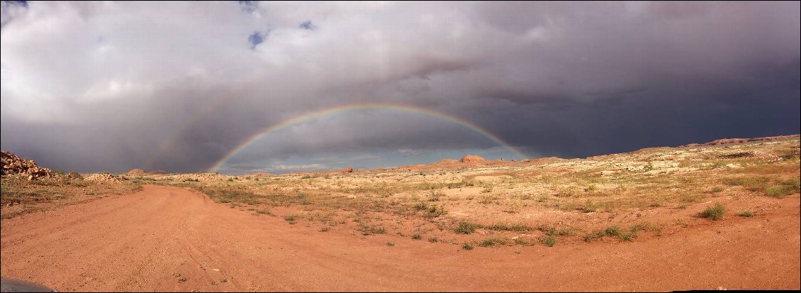 Région du Lake Powell, situé sur le fleuve Colorado, entre Arizona et Utah aux Etats-Unis.
Cadeaux du ciel après un petit trip kayak-bivouac sur le lac Powell.
Photo : Anne Paquet