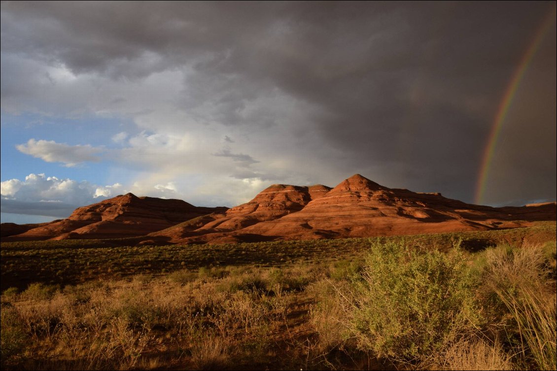 Région du Lake Powell, situé sur le fleuve Colorado, entre Arizona et Utah aux Etats-Unis.
Cadeaux du ciel après un petit trip kayak-bivouac sur le lac Powell.
Photo : Anne Paquet