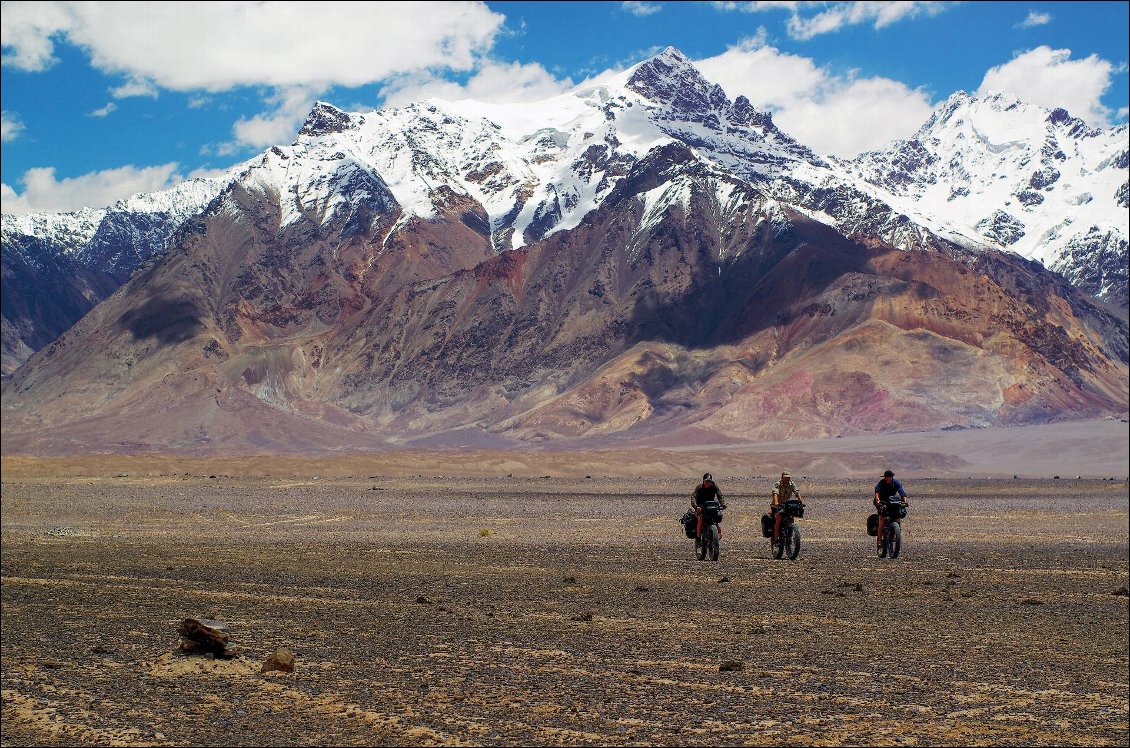 Les Solidream au Pamir : fatbike en bambou au Tadjikistan.
Photo : Solidream