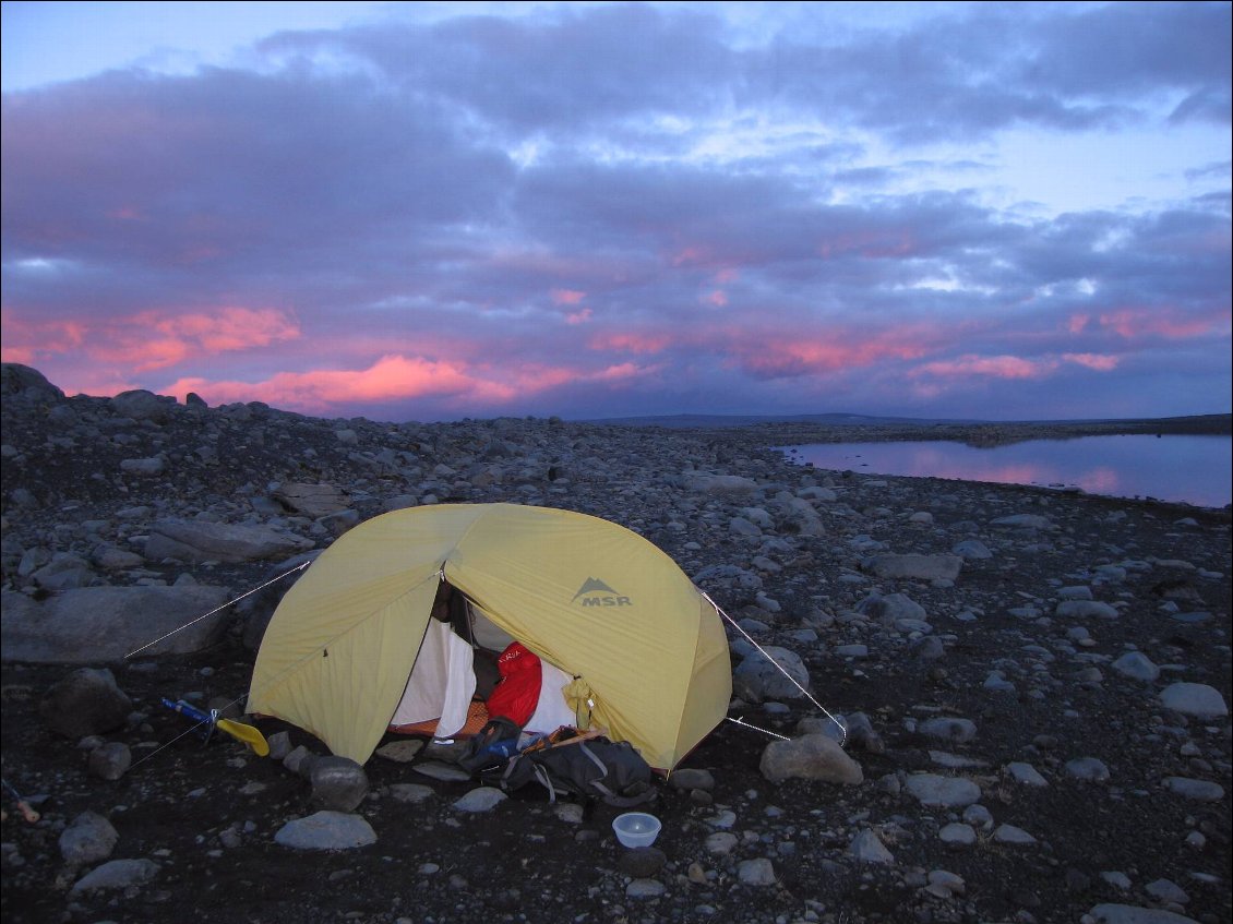 1h30 du matin, début juillet, aux abords du glacier Langjökull.
Photo : Johanna