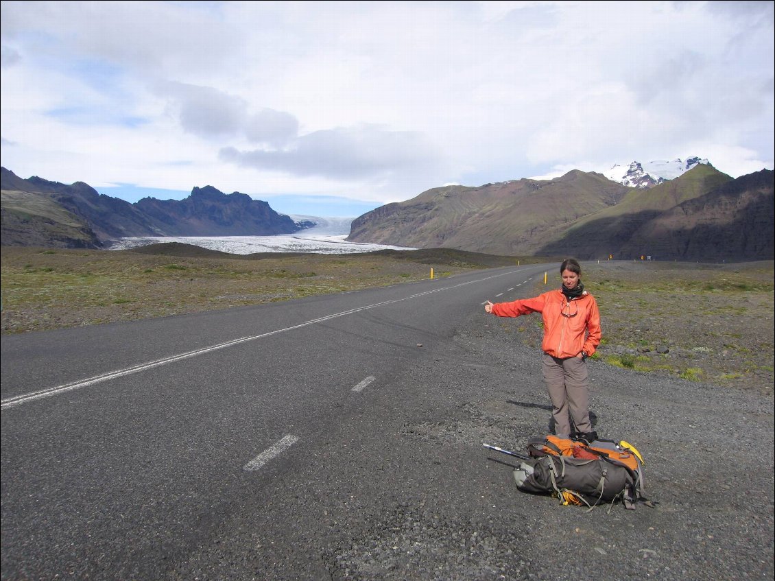 Stop sur la route 1 pour nous diriger vers Seyðisfjörður. Il se passera près d'une heure sans voir passer aucun véhicule :-).
Photo : Johanna