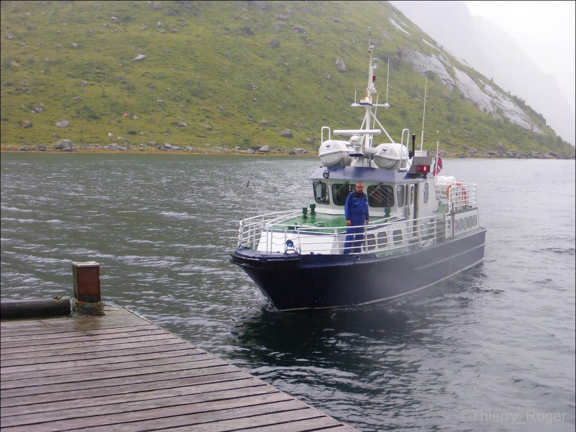 Le bateau taxi de Reine