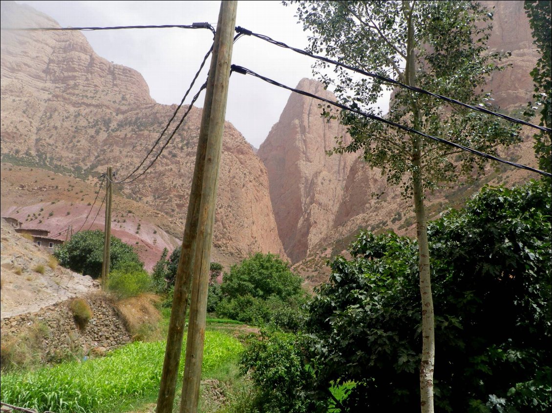 L’entrée des gorges vue du village où se trouve le lieu de bivouac