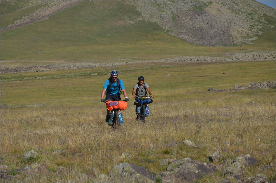 En mode freeride grand pignon dans la pampa.