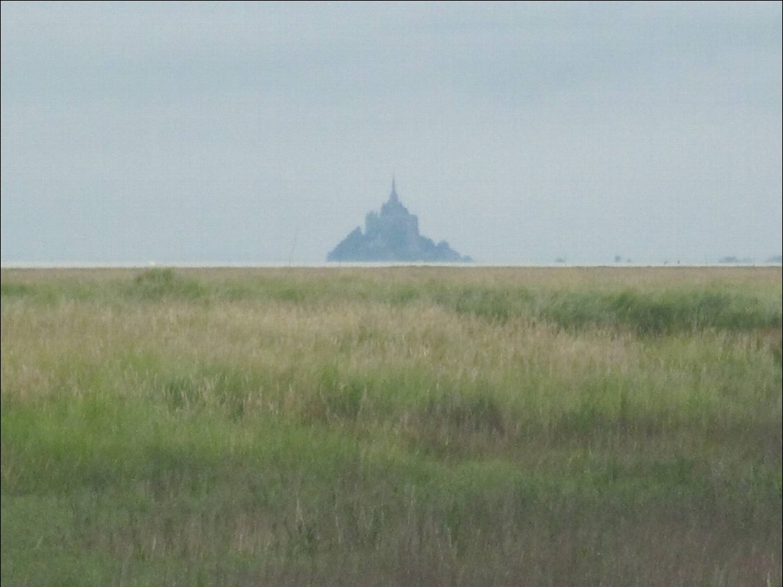 Un géant dans le lointain...