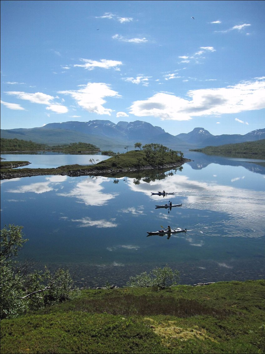 Navigation miroir du lac Skogsfjordvatnet.