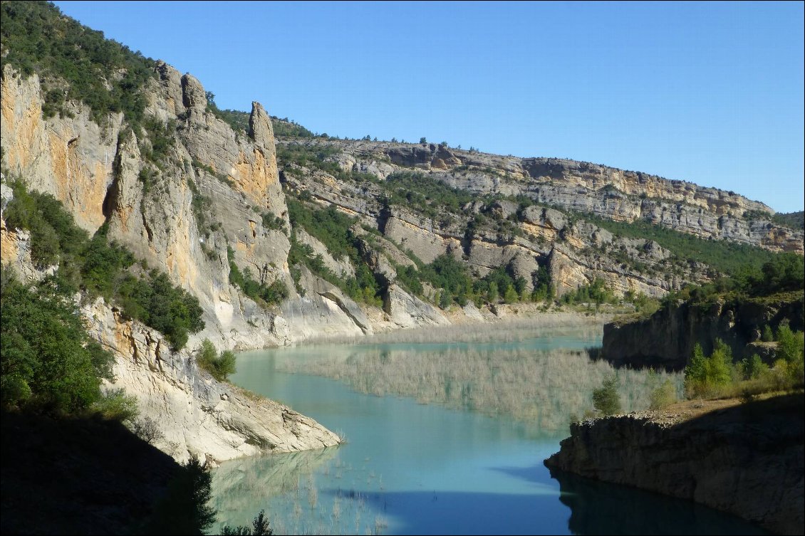 Entrée des Gorges : eau turqoise