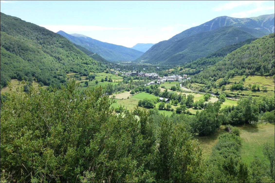 Redescente dans la vallée verdoyante de Broto