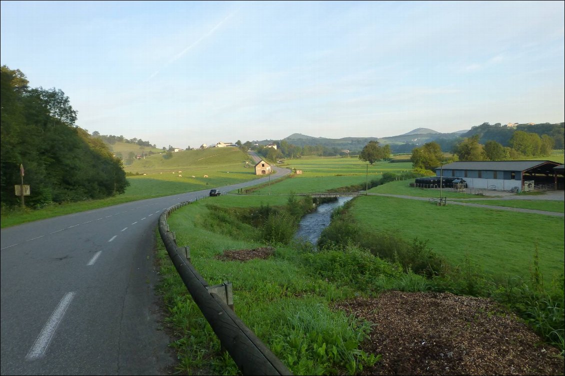 Éclairage du matin sur les routes du Pays Basque