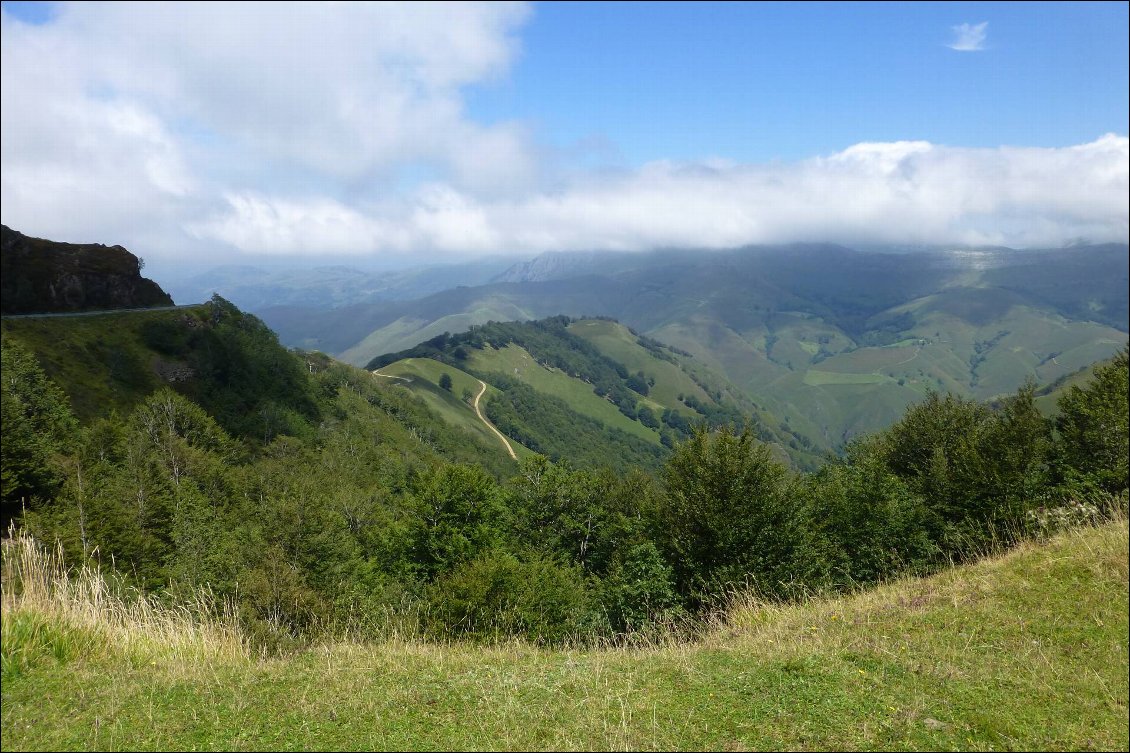 Dernière descente dans la vallée avant l'arrivée !