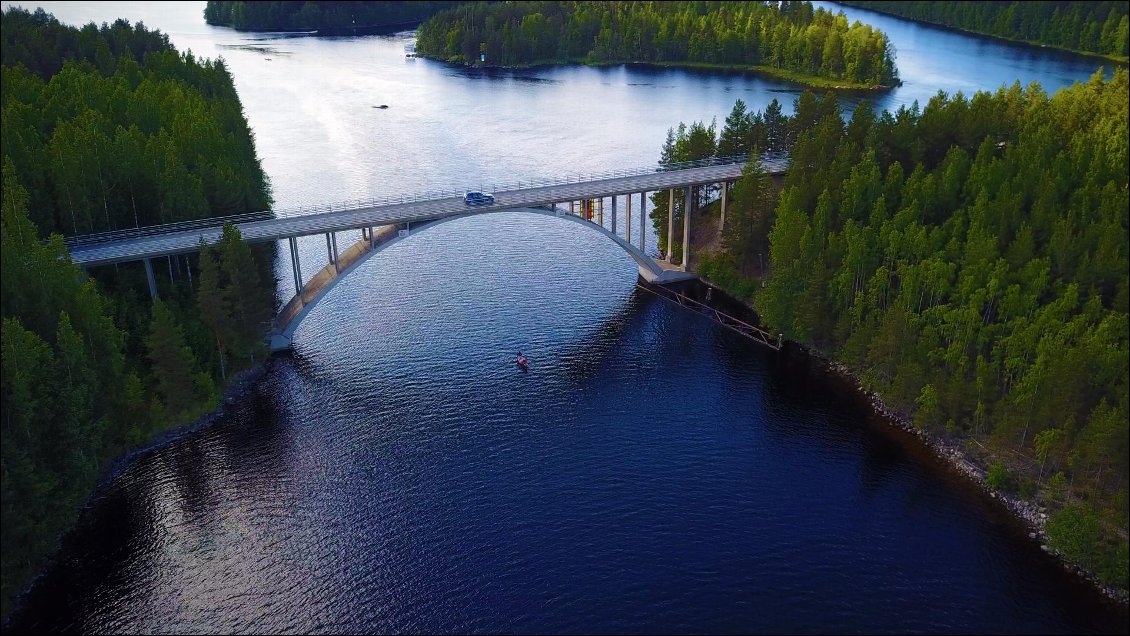 Nous venons de franchir le pont qui détermine le début du lac Orivesi.