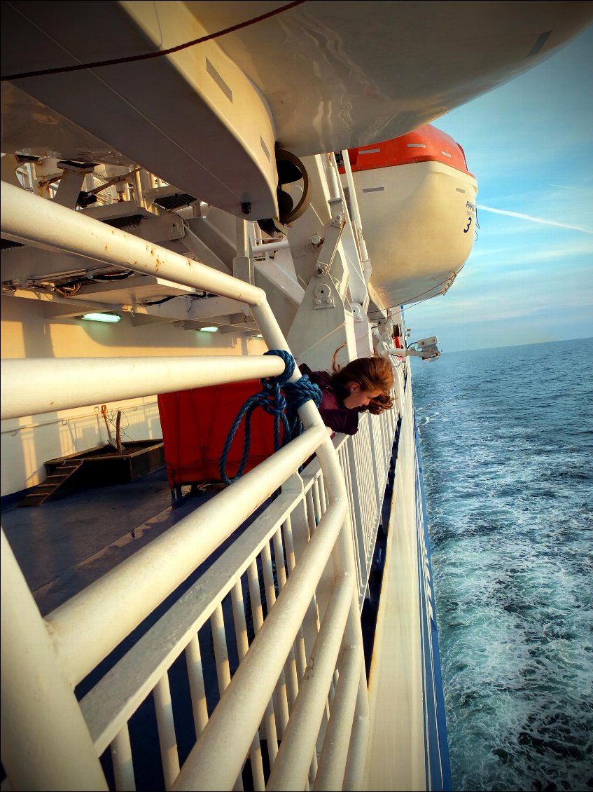 Le voyage en ferry est un vrai budget: aller-retour, avec une voiture pour deux personnes: 824 euros.
The ferry trip is a real budget: round trip, with car for two people: 824 euros.