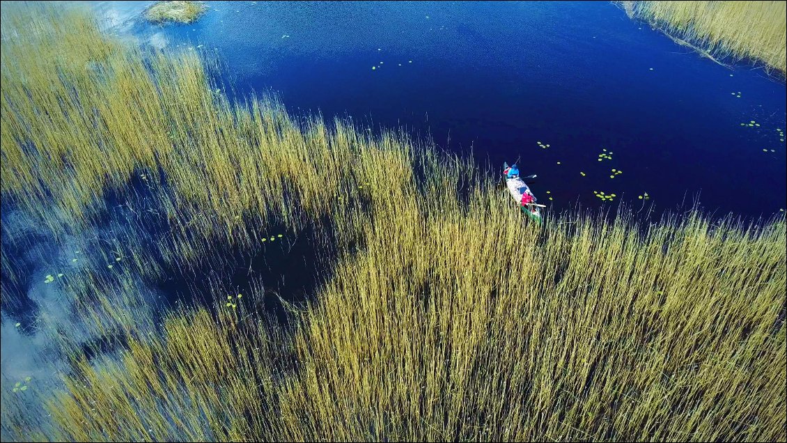 et l’écran qui restitue l'image du drone est difficilement appréciable sous le soleil.