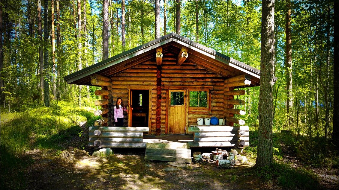 Un sauna public qui peut accueillir jusqu’à 15 personnes mais chacun prends son tour après l'autre. En Suomi la tranquillité d'autrui est un sujet très sérieux.