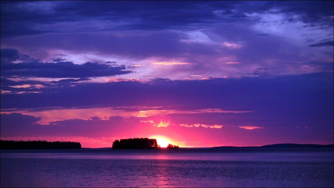 Nous écoutons le soleil se coucher.