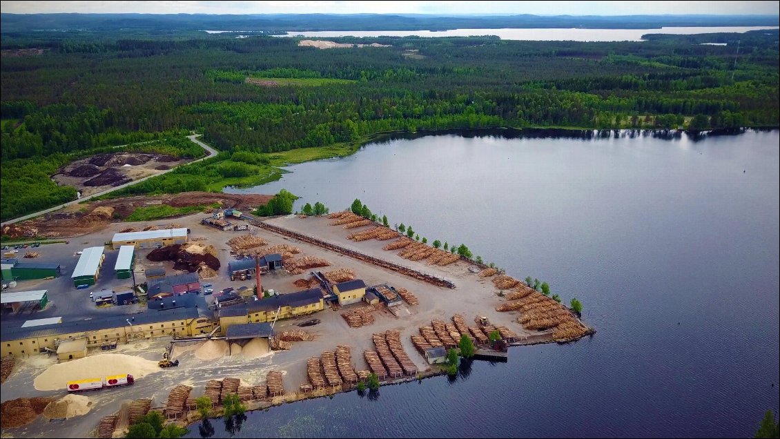 Mais il faut savoir qu'en Suomi.... On ne critique pas !
Et il est particulièrement mal vu de couper la parole à son interlocuteur.
Il faut savoir prendre le temps.