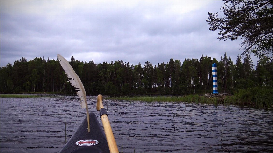 La borne Finlandaise, et au loin sur la gauche on aperçoit,