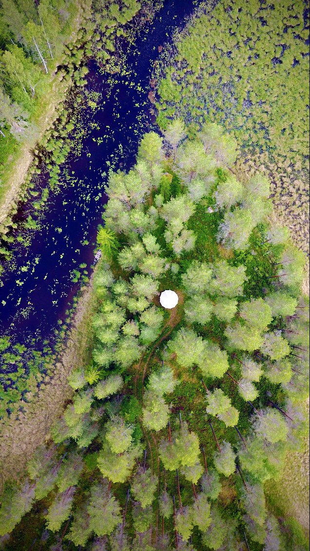 Alors au bout de ce chemin forestier, nous passons un peu de temps sur la carte pour trouver une alternative qui ne vas pas vers le sud, tout en nous permettant de revenir a Padasjoki.