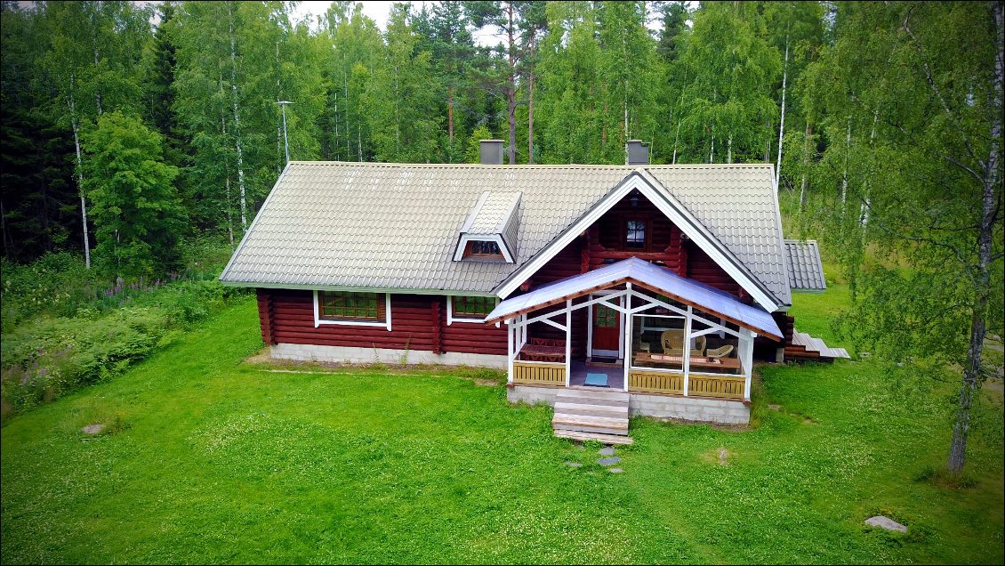 C'est la plus petite des maison proposées à la location. www.lomaasunto.fi