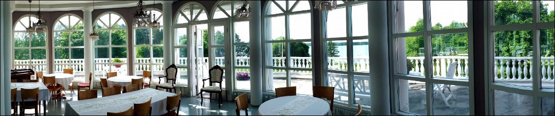 et c'est à la rénovation que le balcon terrasse fut rajouté au bâtiment.