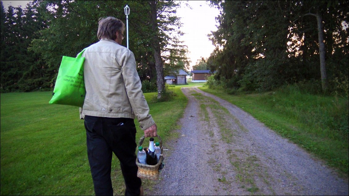 En route pour le sauna avec du pétillant, des bières et une boisson fraîche pour Amélie !