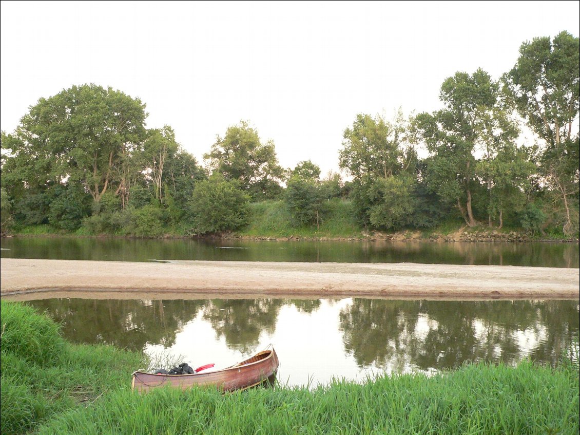 Et le bivouac après Amboise, le fleuve qui m'appelle et m'attire, toujours plus vers l'ouest, à la recherche des contrées sauvages...